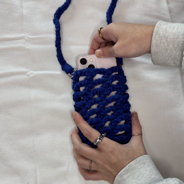 Porta cellulare blu reale