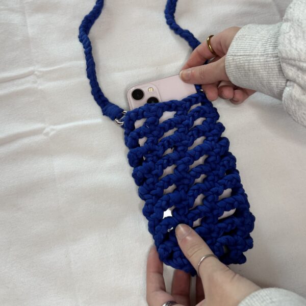 Porta cellulare blu reale